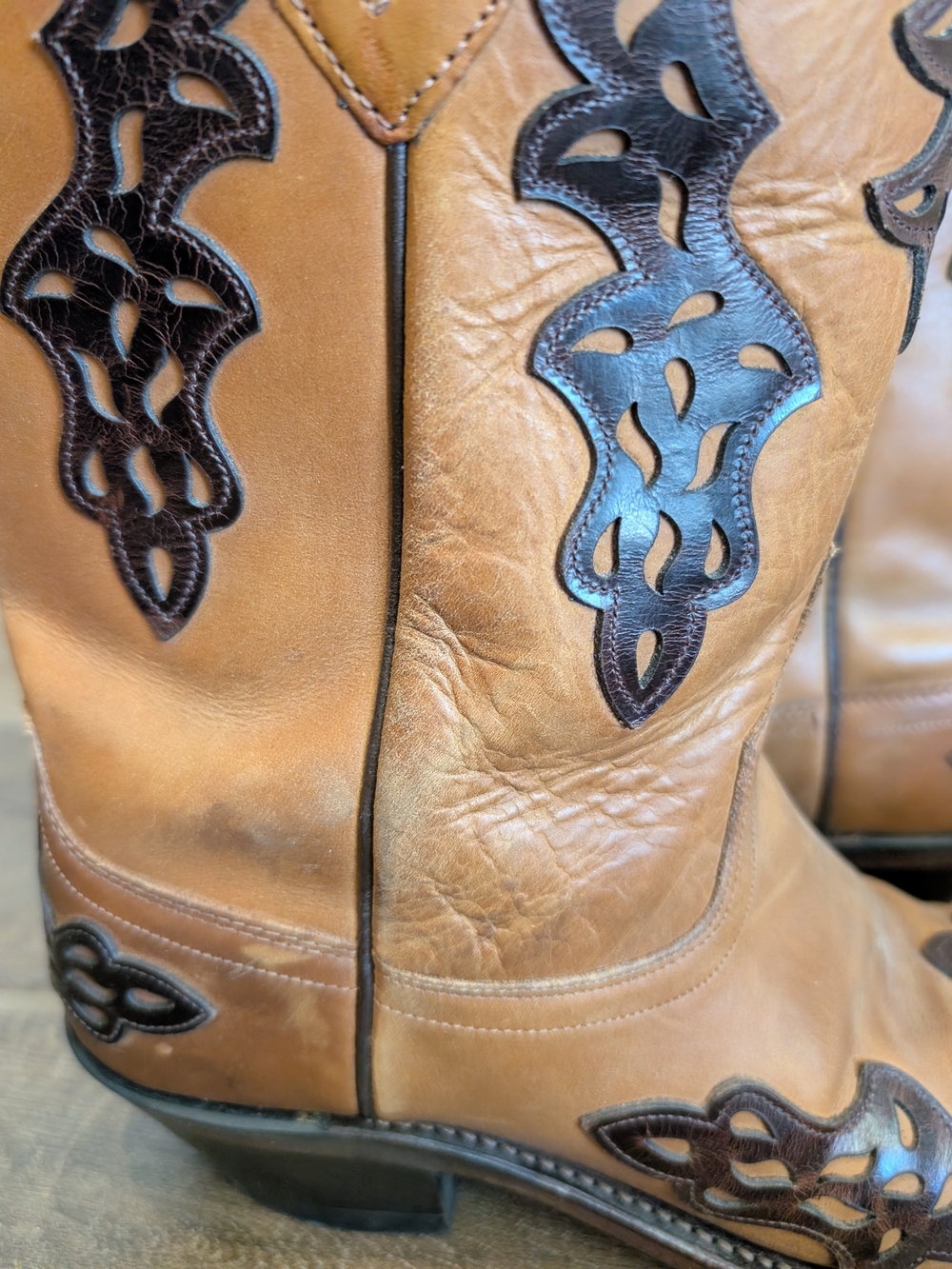 Old West Two-Tone Tan and Dark Brown Cutout Leather Heeled Cowboy Boots - Picture 6 of 11